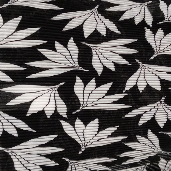 🆕️ 🖤Ann Taylor🖤 - Floral Pleated V-Neck L/S Top - Picture 4 of 12